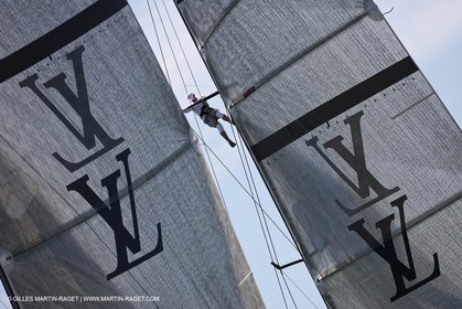 23 01 2009 - Auckland (NZL) - Louis Vuitton Pacific Series - BMW ORACLE Racing - Tuning up onboard Emirates Team New Zealand yacht