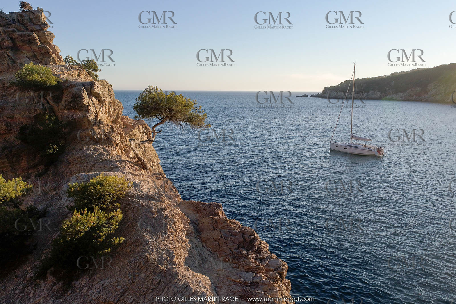 04 07 3017; Les EMbiez (FRA; 83) - Chantier Beneteau; Oceanis 38.1