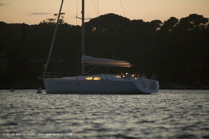 Monocoque de croisiere au mouillage