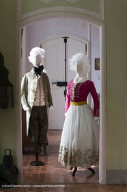 31 10 2013 - Ansouis (FRA,84) - Chateau d'Ansouis - Costumes de l'exposition Habits d'hommes