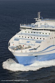 14 01 2012 - Marseille (FRA,13) - Compagnie La Méridionale - le Piana devant Marseille et les Calanques