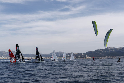 15 04 2024, Marseille (FRA), présentation des sélectionnés olympiques français en voile pour les Jeux Olympiques de Paris 2024.  Alex Mazella (Kite hommes - Formula Kite); Laurianne Nolot (Kite femmes - Formula Kite); Nicolas Goyard (Planche à voile hommes - iQFoil); Hélène Noesmoen (Planche à voile femmes- iQFoil); Camille Lecointre-Jeremie Mion (dériveur double mixte - 470); Louise Cervera (Dériveur femmes - ILCA 6); Jean-Baptiste Bernaz (Dériveur hommes - ILCA 7); Tim Mourniac - Lou Berthomieu (Multicoque mixte - Nacra 17); Clément Péquin - Erwan Fischer (Skiff hommes - 49er); Sarah Steyaert-Charline Picon (Skiff femmes - 49er FX).