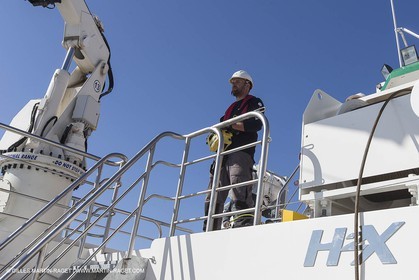 11 09 2014 - la Ciotat (FRA,13) - onboar Al Azzizi, oceanographic research ship buit by H2X boat yard, measure devices manipuation