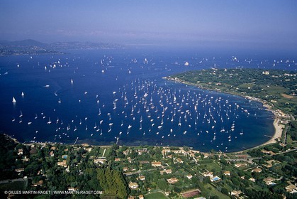 Villes et Villages - Var - 83 - Saint Tropez - Baie des Canoubiers pendant les Voiles de Saint Tropez