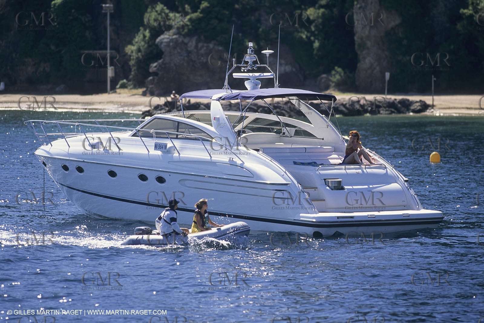 Powerboating, cruising