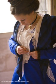 04 03 2007 - Arles - Queen of Arles and her assistants - winter costume trials