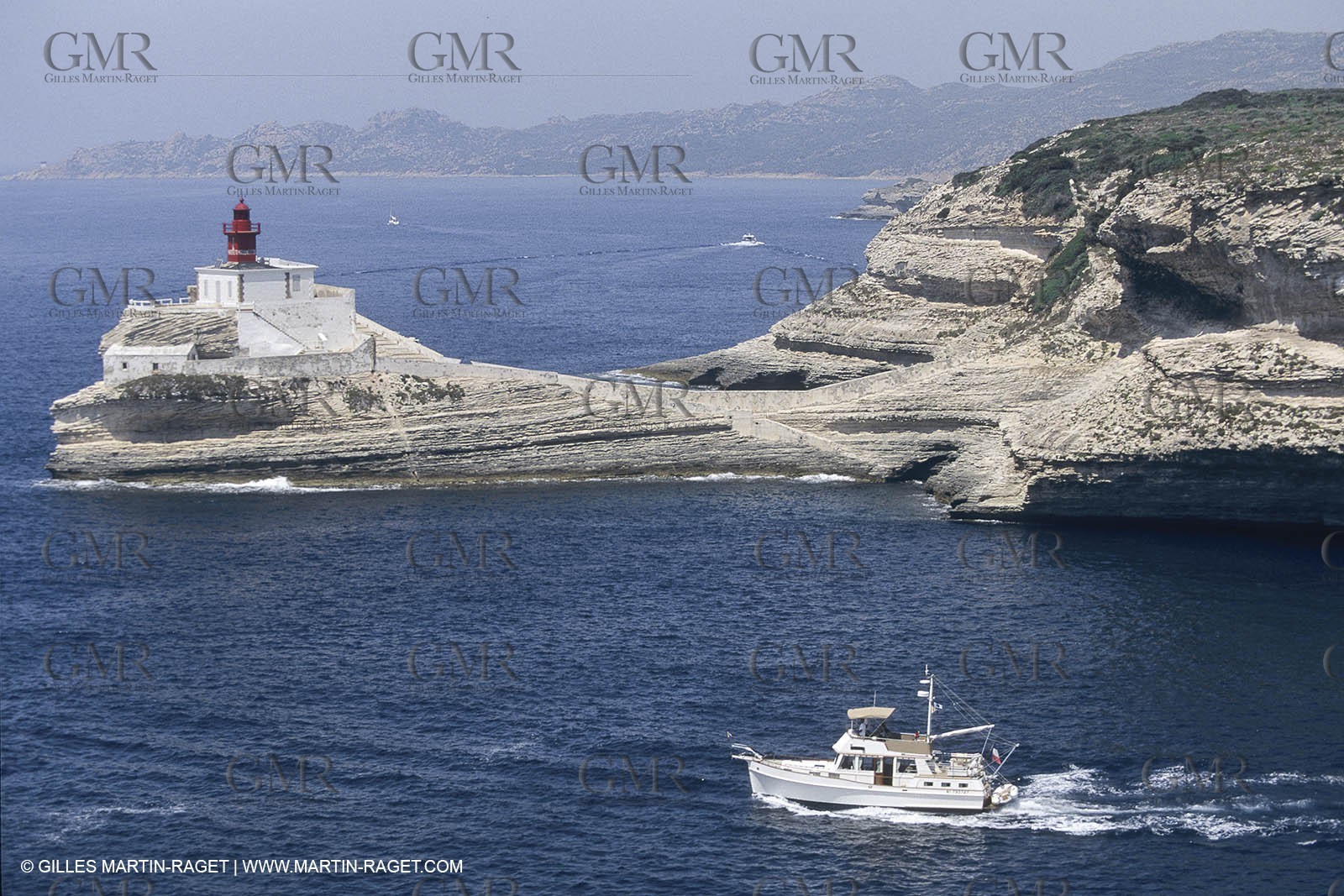 Powerboats, cruising