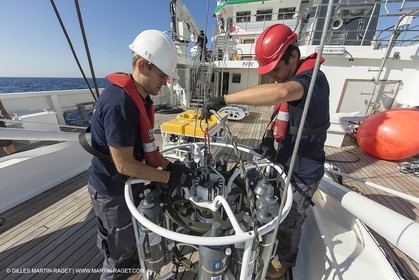 11 09 2014 - la Ciotat (FRA,13) - onboar Al Azzizi, oceanographic research ship buit by H2X boat yard, measure devices manipuation