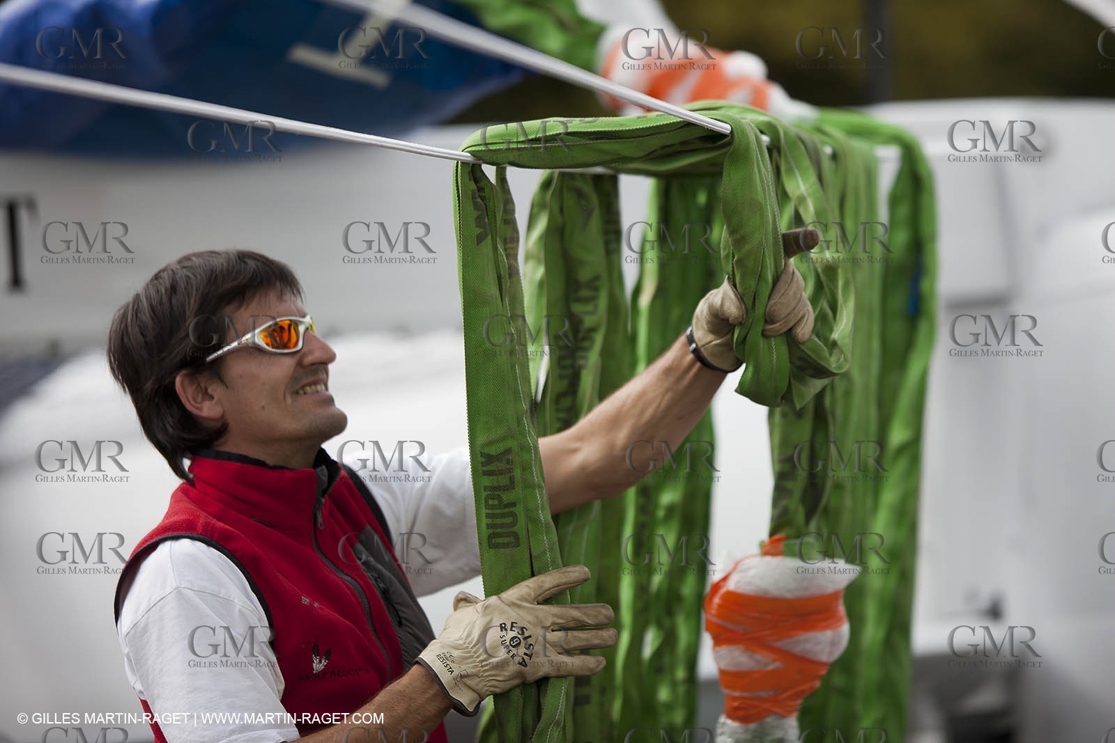 08 10 10 - St Sulpice (SUI) - Hydroptere.ch touches water