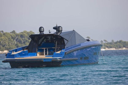 14 10 2008 - Cannes (FRA, 06) - Super yachts - motoryachts - Wally yachts - Wallypower 64