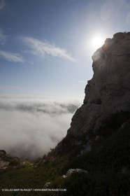 06 08 09 - Marseille - La neble - Brouillard sur les calanques et îles de Marseille