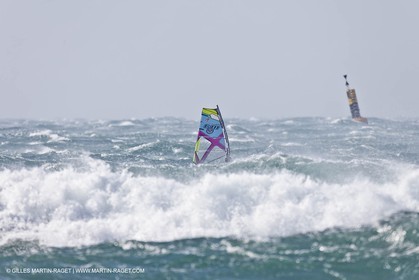 25 10 2010 - Carro (FRA,13) - Force 9 sur le spot de planche à voile