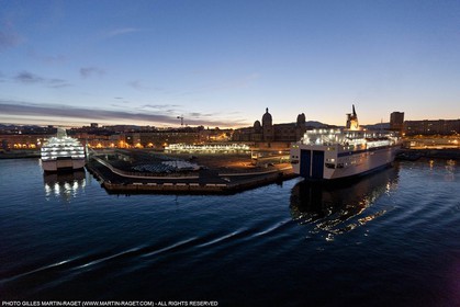 17 02 2012 - Marseille (FRA,13) - Arrivée dans le port de marseille à bord du Piana (Cie La Méridionale)