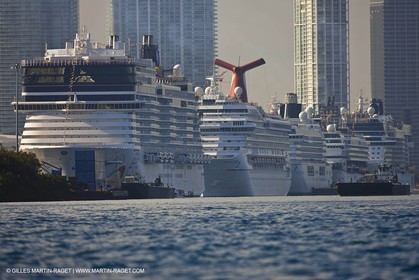 11 12 2010 - Miami (USA, FLA) - 2010 RC 44 World Champîonship - Oracle RC 44 Cup Miami - Day 6 - Fleet racing