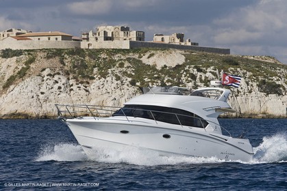 Motor boat running