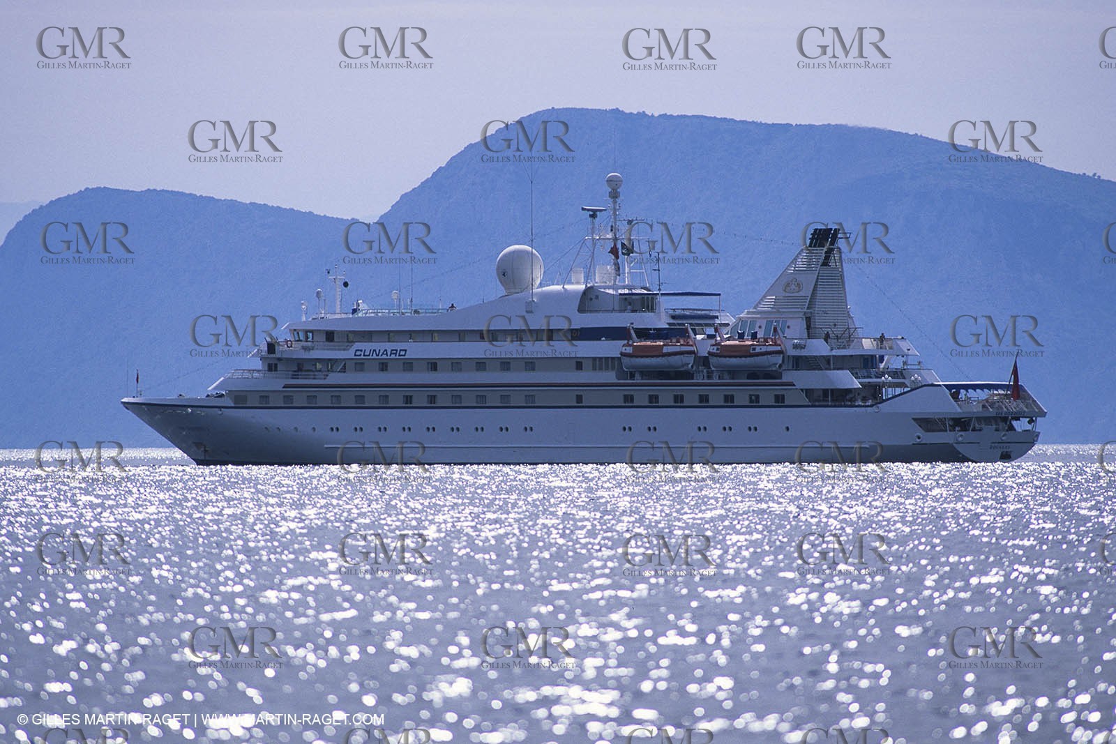 Paquebots, liners, cruise ships