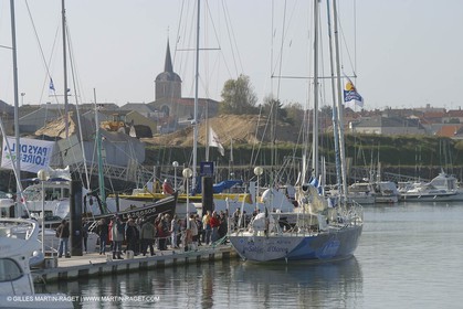 Round the world record wrong way - Adrien - Jean-Luc Van de Heede - Les Sables d'Olonne Start