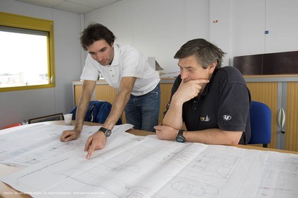 11 03 2006 - Cherbourg - Construction du 60 pieds IMOCA Delta Dore de Jeremie Beyou au chantier JMV