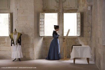 04 03 2007 - Arles - Queen of Arles and her assistants - winter costume trials