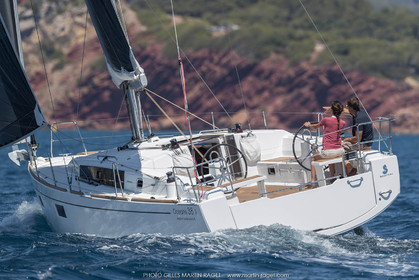 04 07 3017; Les EMbiez (FRA; 83) - Chantier Beneteau; Oceanis 38.1