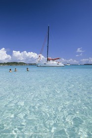 Voile, croisière,multicoque au mouillage