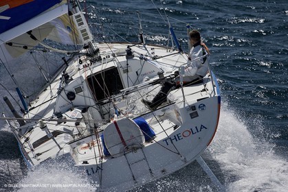 06-26-2007 - FIGARO II - THEOLIA - Skipper : Robert Nagy - Training off Marseille (south France) with strong wind conditions