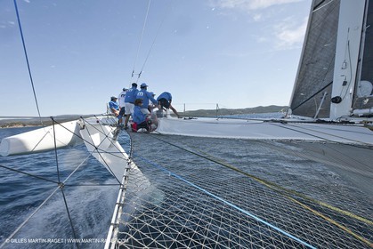 Samedi 5 septembre 2009 - Hyères (FRA, 83) - L'Hydroptère bat le record du monde de vitesse avec un run à 51,36 knts (sous réserve de ratification par le WSSRC)