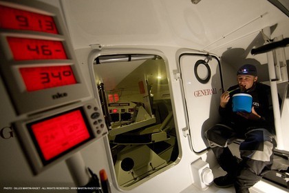 27 09 2008 - Lorient (FRA, 56) - A bord de Generali avec Yann Eliès - Préparation Vendée Globe 2008