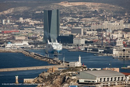 14 01 2012 - Marseille (FRA,13) - Compagnie La Méridionale - le Piana devant Marseille et les Calanques