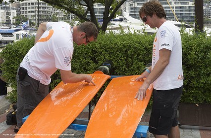 08 11 2014, Capetown (ZAF), Volvo Ocean Race 2014-15, Team Alvimedica, Nursing the boat