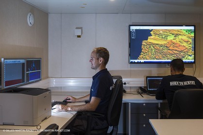 11 09 2014 - la Ciotat (FRA,13) - onboar Al Azzizi, oceanographic research ship buit by H2X boat yard, measure devices manipuation