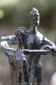 19 02 2020, St Rémy de Provence (FRA,13), Oeuvre de Germaine Richier, Le Sablier III 1953, Bronze patiné foncé, Epreuve d'exposition, 68,5 x 31 x 28 cm, collection particulière