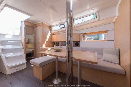 04 07 3017; Les EMbiez (FRA; 83) - Chantier Beneteau; Oceanis 38.1