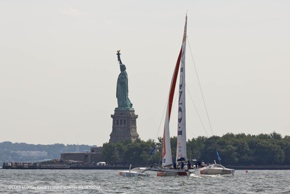 05 07 2012 - New York (USA) - Ocean Krys Race - Speed runs in fornt of NY city