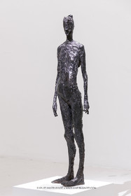 02 05 2023, Paris (FRA), oeuvre de Germaine Richier, Exposition Centre Pompidou 2023,  La Feuille 1948, Bronze patiné foncé, Epreuve d'exposition, Fondeur : Susse, Paris, 142,5 x 37 x 26,5 cm, Collection particulière