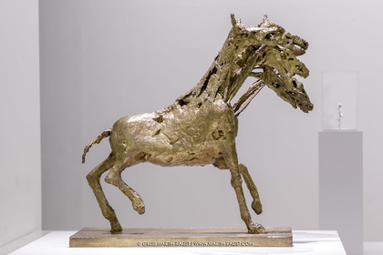 02 05 2023, Paris (FRA), oeuvre de Germaine Richier, Exposition Centre Pompidou 2023, Le Cheval à six têtes, grand 1954-1956, Bronze naturel nettoyé, Epreuve d'exposition, Fondeur : L. Thinot, Paris, 103 x 100 x 44 cm, Centre Pompidou, Musée national d'art moderne, Paris, don, 2021