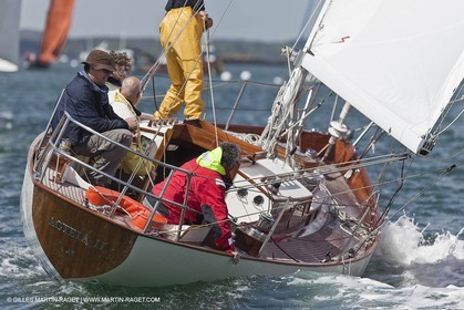 01-05-10 - Le Bono (FRA,56) - Regate Classique -Acteia II - Maica