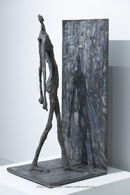 30 10 2023, Montpellier (FRA), oeuvre de Germaine Richier, Exposition Centre Pompidou - Musée Fabre 2023, La Ville, oeuvre en collaboration avec Maria Helena Viera da Silva 1952, Pièce unique, Plomb et huile sur plomb, 135,5 x 62,5 x 62,7 cm, Collectionb particulière