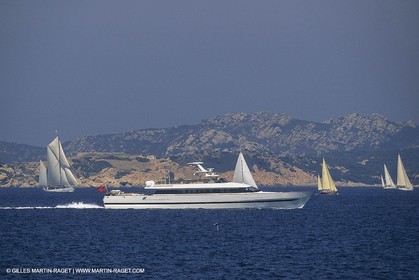 Powerboating, super Yachts