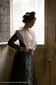 04 03 2007 - Arles - Queen of Arles and her assistants - winter costume trials