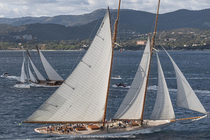 28 09 2022? Saint-Tropez,(FRA,83), Les Voiles de Saint-Tropez 2022 Régate N° 2 poup les modernes, navigation libre pour les grandes goélettes