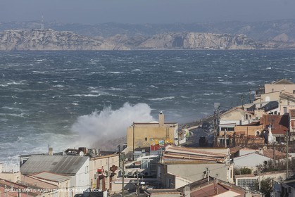 14 03 13 - Marseille (FRA) - Tempête de Mistral