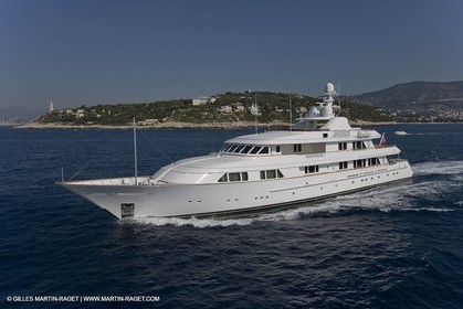 28 07 2007 - St Jean Cap Ferrat - SuperYachts - Motor Yachts - Hampshire