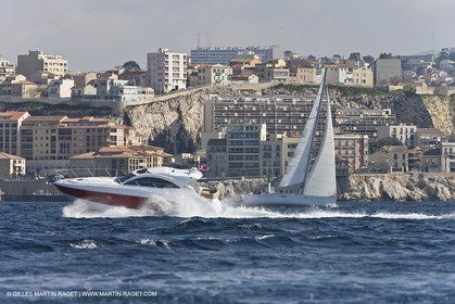 Bateau à Moteur en Route