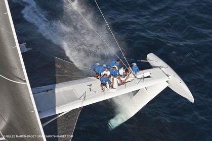 Samedi 5 septembre 2009 - Hyères (FRA, 83) - L'Hydroptère bat le record du monde de vitesse avec un run à 51,36 knts (sous réserve de ratification par le WSSRC)