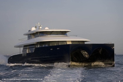 11 06 2007 - Valencia (Spain) - Super Yacht Catamaran Bradley, Gilles Vaton design built by H2X in la Ciotat (France)
