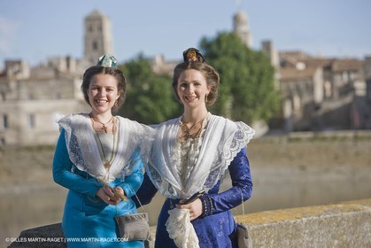 17 juin 2008-  Arles (Fra,13) - Deux reines d'Arles, Caroline Serre et Nathalie Chay