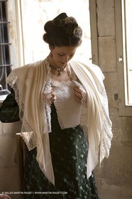 04 03 2007 - Arles - Queen of Arles and her assistants - winter costume trials