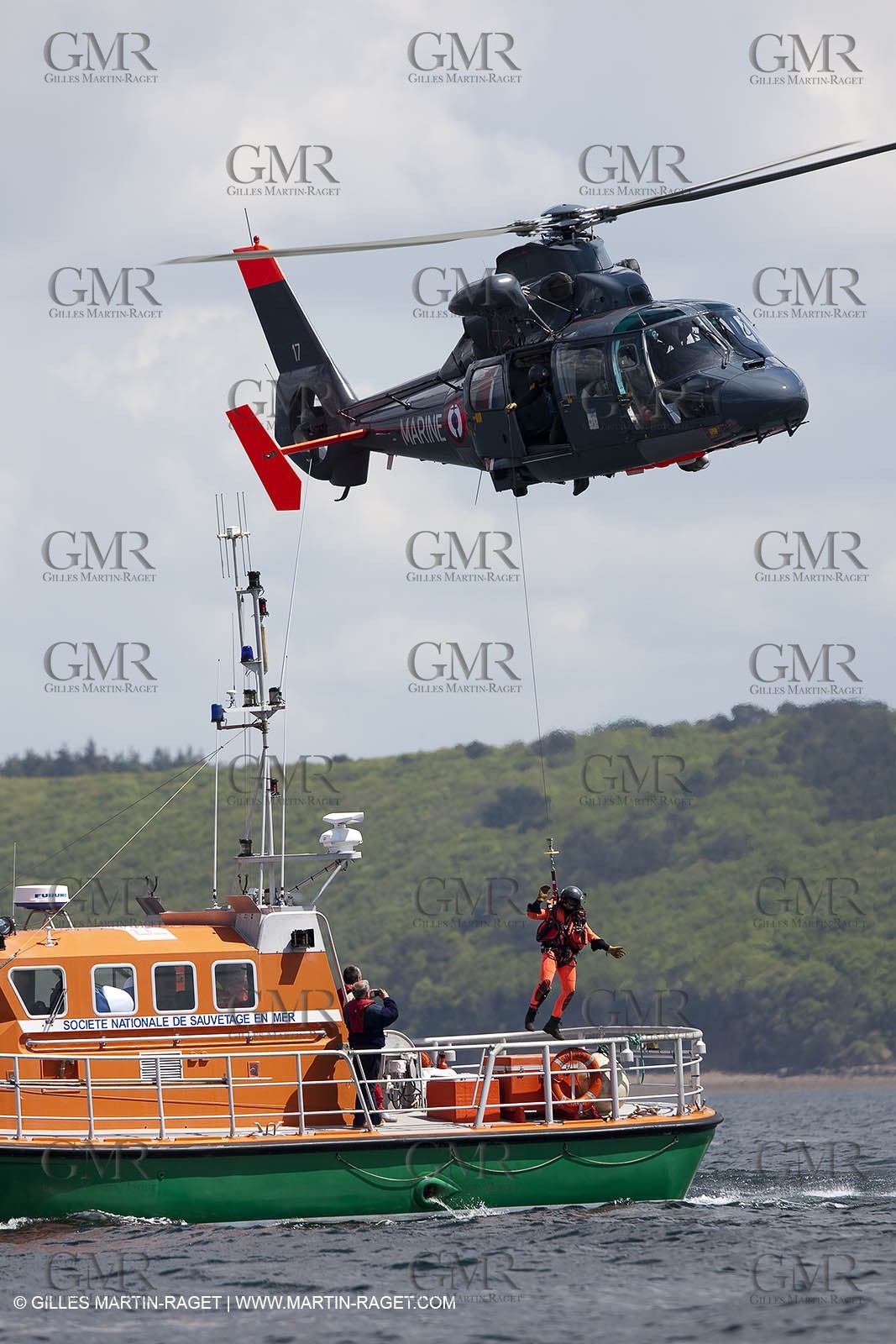 20 04 2010 - Lanveoc Poulmic - French Naxy Grand Prix - Heli rescue demo