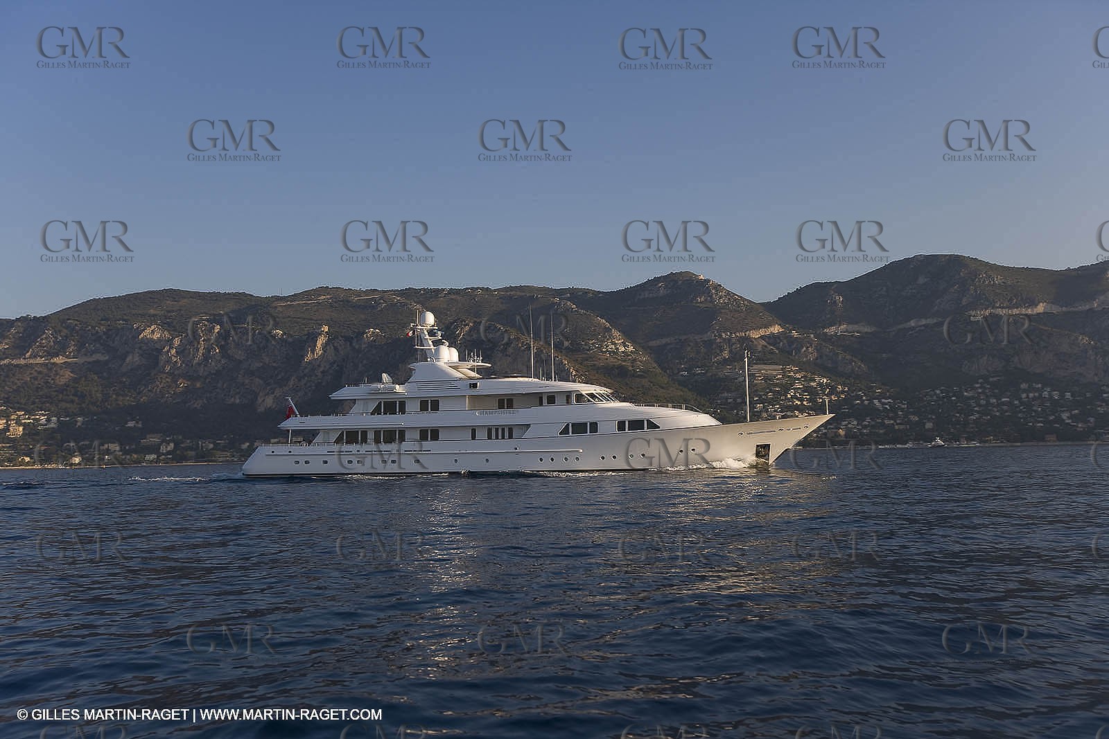28 07 2007 - St Jean Cap Ferrat - SuperYachts - Motor Yachts - Hampshire